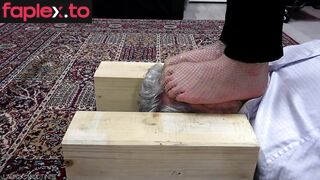 Nylon Lovers Enjoy – FROGEE FEET