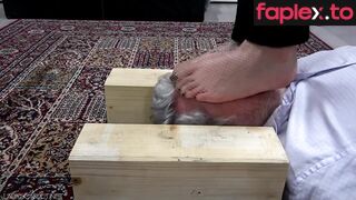 Nylon Lovers Enjoy – FROGEE FEET
