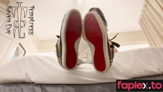 Raven Eve In Scene: Dirty Tennis Shoes & Feet Licking Eve Temptress