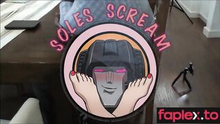 Soles Scream Yoga Creep