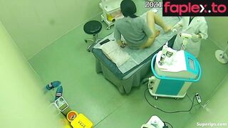 Korean girls get their pussies waxed