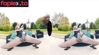 The English Mansion - Lady Sara Borgia - Outdoor Oral Obedience - VR