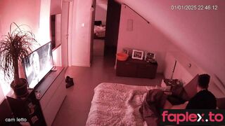 Italian chubby MILF has sex in her bed