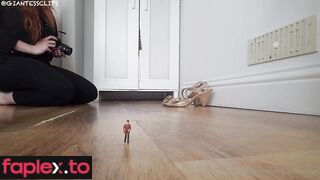 Ginger Giantess