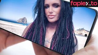 Raven Giantess