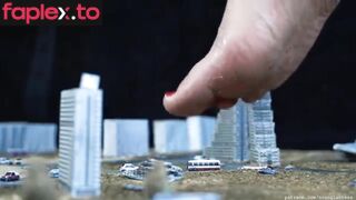  Giantess