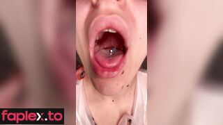 Cutielanalova - GIANTESS EATS SMALL BOY FOR DINNER