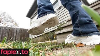 Canadian Giantess - Giantess Eclipses Mants