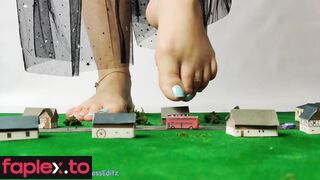 Giantess EditZ - Giantess Destruction FootyQueen