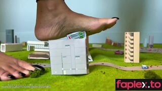  Giantess