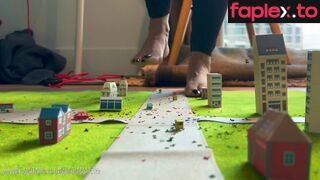  Giantess