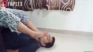 Selfgags Femdom Bondage – Under Wifey’s Stinky Feet!