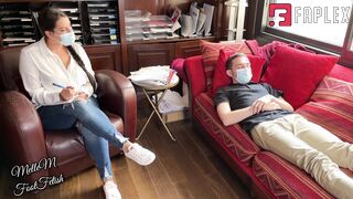 Mellemfootfetish - Addicted to stinky feet, Laya tries her experimental foot therapy