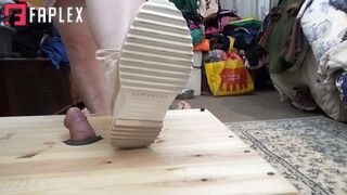 BBW CRUSH AND TRAMPLE UK - Sneackers And Sandals Cruel Trampling