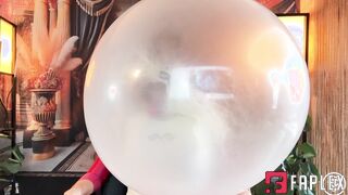 Sandi Squirts - Girl blows big sticky bubble gum bubbles for mouth and tongue fetish
