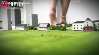 Leyla Hardy - Barefoot Giantess Crushes And Vores
