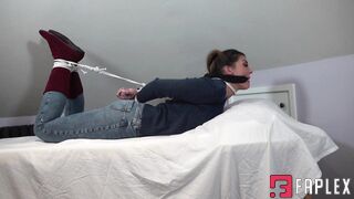 Borderland Bound - Roxxi & Carmen In: Oh, Carmen - Are You Up There??: Horror Night For Daredevil Hotties Trespassing On Old Man Chicken-Switch (Bondage Fetish)