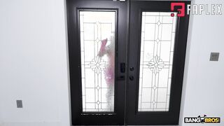 Sarah Arabic - Maid Does It For Cash With Naughty Desire