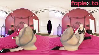 The English Mansion - Miss Eve Harper - Bedroom Footboy - VR