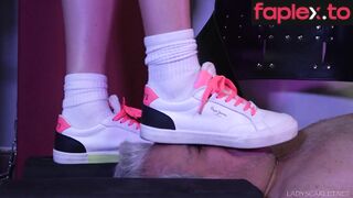 Lady Scarlet Face & Throat Standing In Swimsuit & Sneakers
